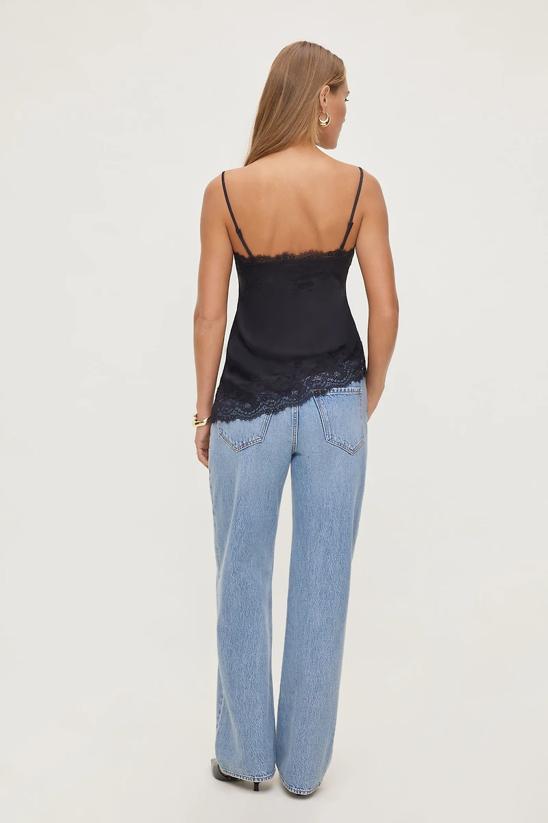 Camisole asymétrique en satin à bordure de dentelle