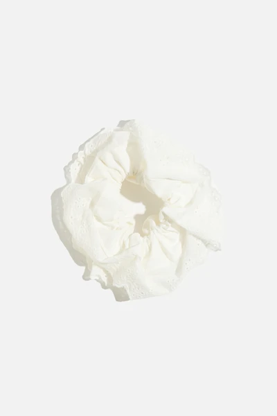 Élastique chouchou à volants et œillets