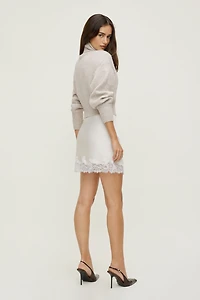 Minijupe en satin et dentelle