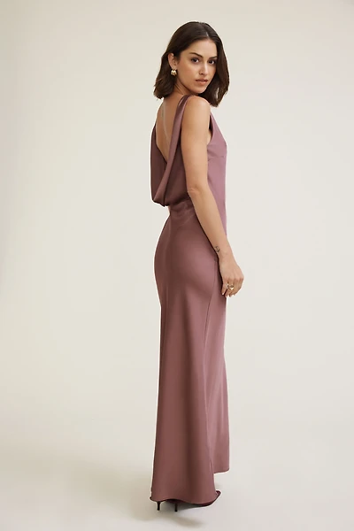 Robe nuisette maxi en satin à dos ouvert
