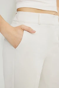 Pantalon fluide et épuré à jambe droite