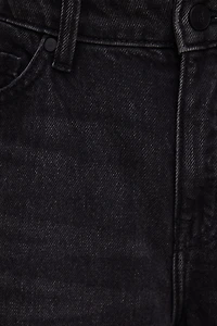 Jean Mika à taille mi-haute et jambe droite décontractée