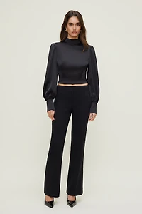 Blouse en satin à dos ouvert