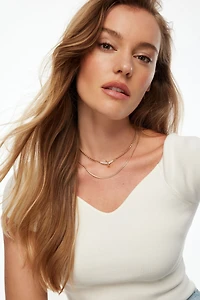 Collier superposé avec nœud et perles