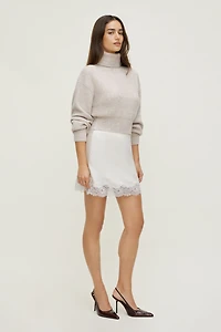 Minijupe en satin et dentelle