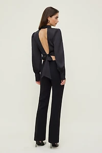 Blouse en satin à dos ouvert