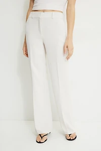 Pantalon fluide et épuré à jambe droite