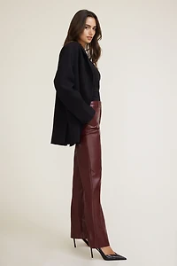 Pantalon en faux cuir à jambe droite Camelia