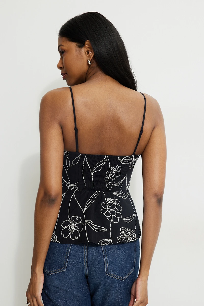 Camisole à basque et broderies