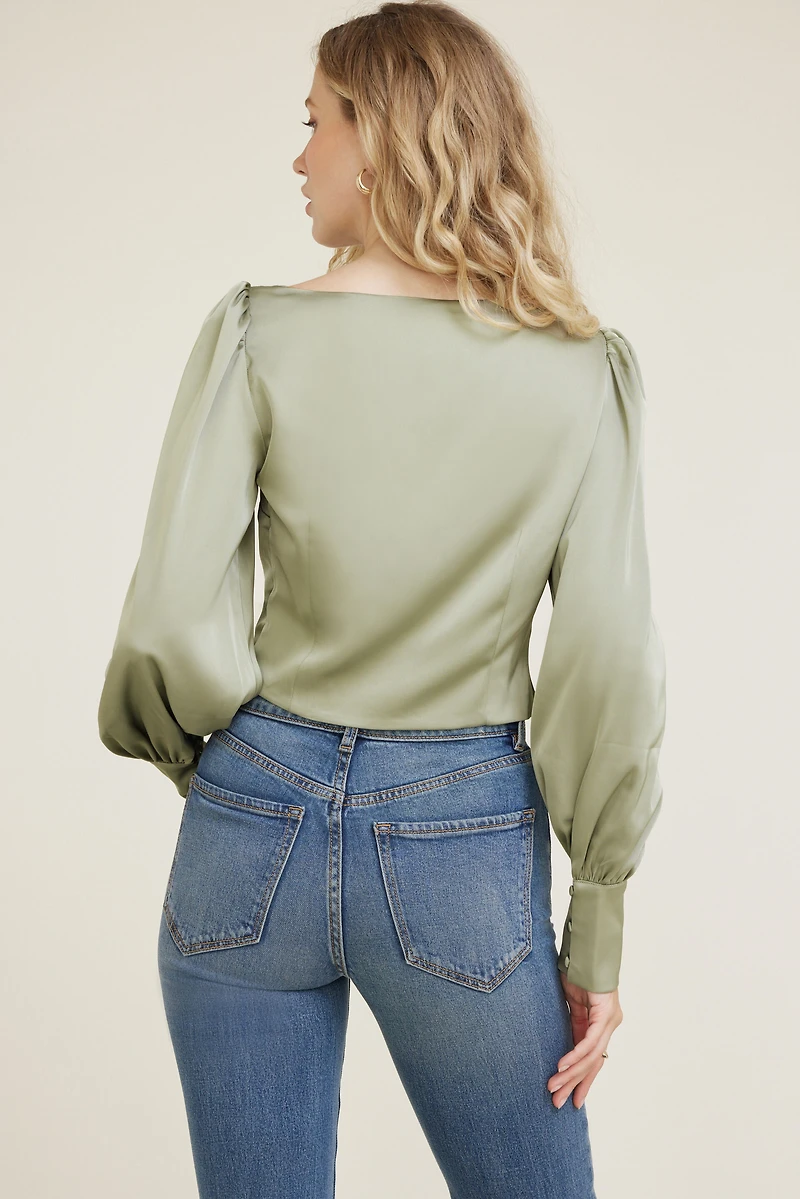 Blouse écourtée en satin à col bateau Faye