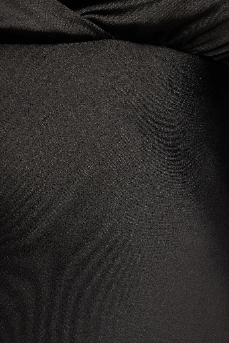 Robe nuisette en satin à lanières au dos