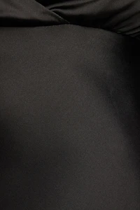 Robe nuisette en satin à lanières au dos