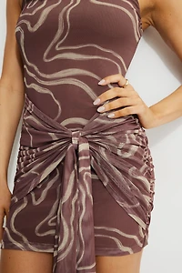 Minirobe drapée en maille nouée à l’avant