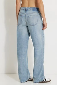 Jean Mika à taille mi-haute et jambe droite décontractée