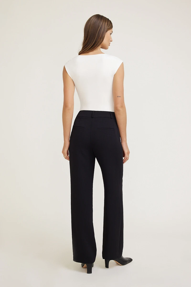 Pantalon fluide et épuré à jambe droite Camelia