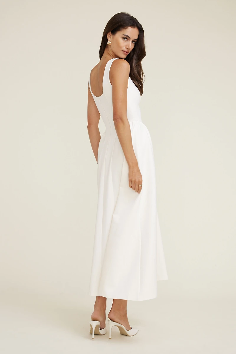 Robe maxi évasée à col échancré en point de Rome