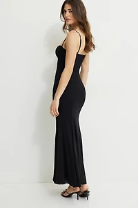 Robe maxi en maille à col cœur