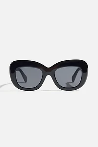 Lunettes de soleil « œil de chat » dramatiques