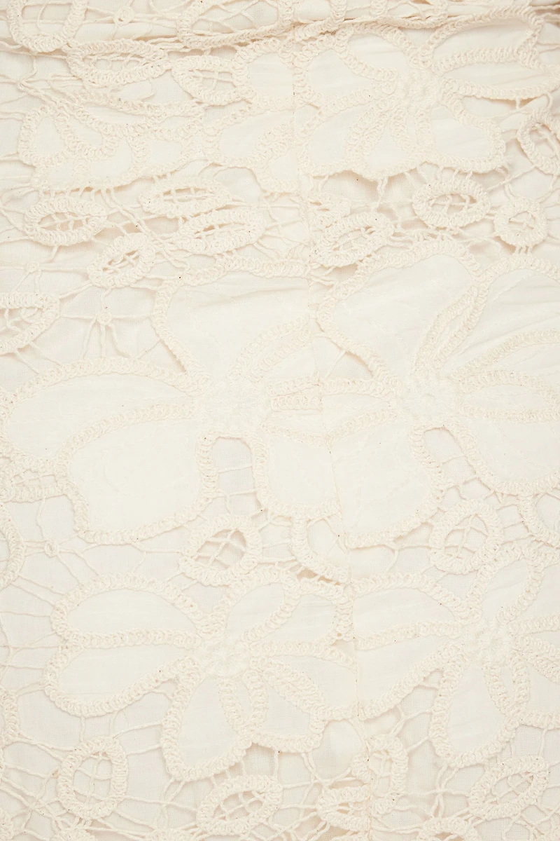 Minirobe crochetée en dentelle