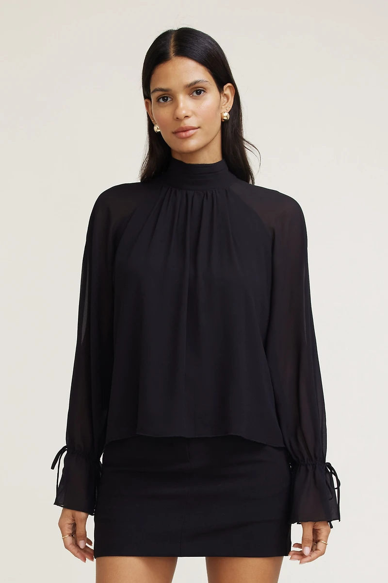 Blouse froncée à col montant