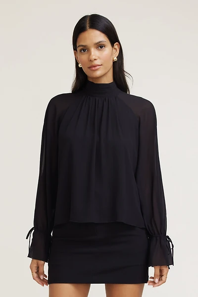 Blouse froncée à col montant