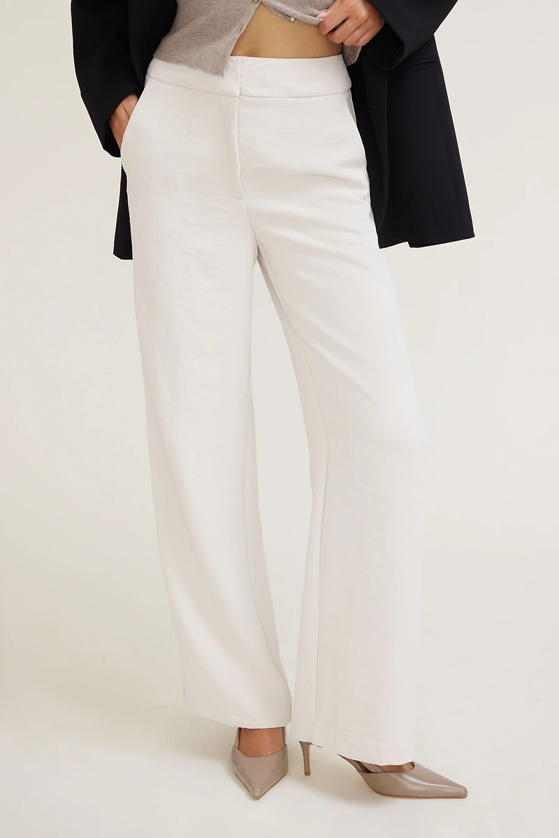 Pantalon fluide à jambe droite Yasmin