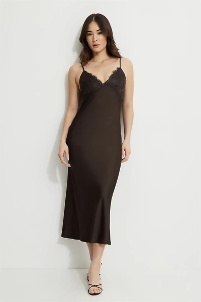Robe maxi en satin à bordure dentelle Sage
