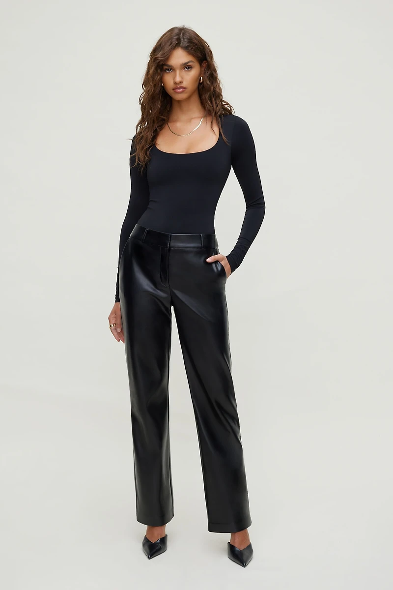 Justaucorps sculptant à col carré