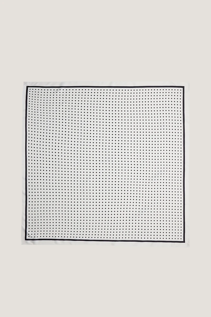 Écharpe carrée surdimensionnée à pois