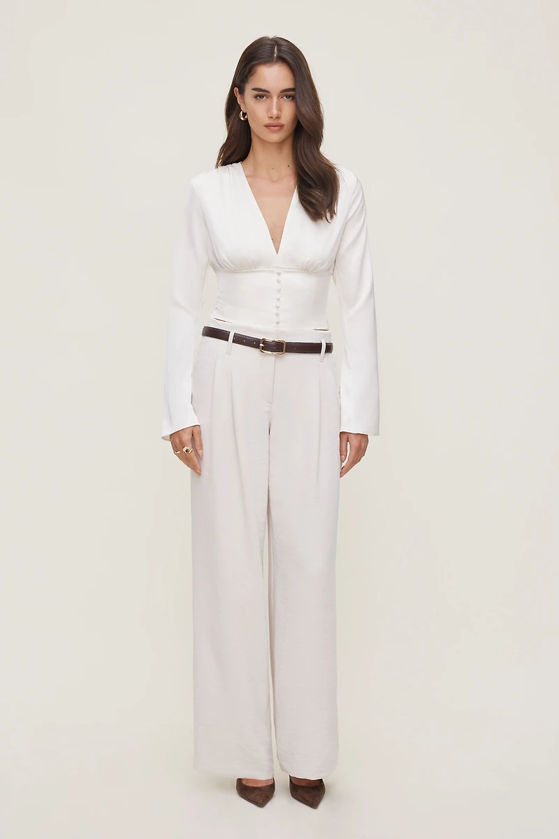 Blouse drapée en satin à col V