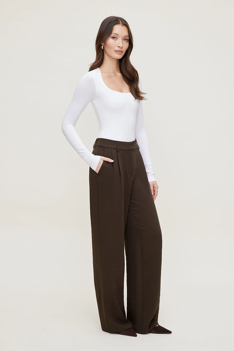 Justaucorps sculptant à col carré