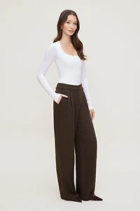 Justaucorps sculptant à col carré