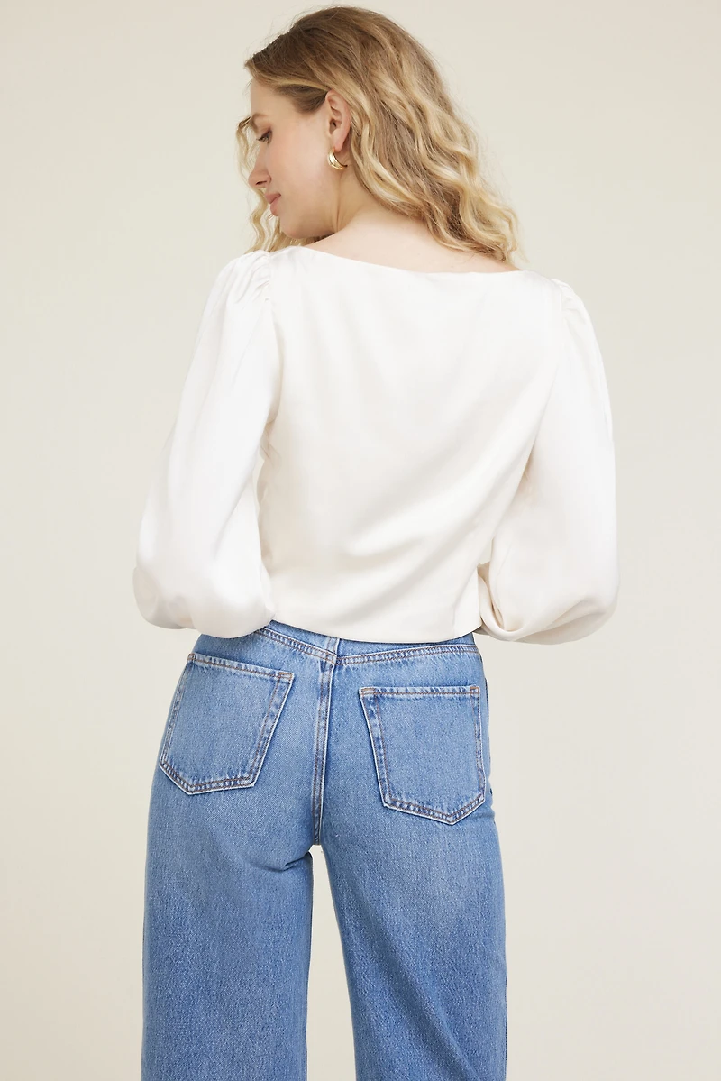 Blouse écourtée en satin à col bateau Faye