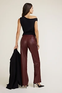 Pantalon en faux cuir à jambe droite Camelia