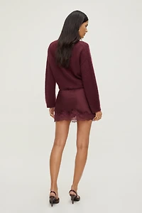 Minijupe en satin et dentelle