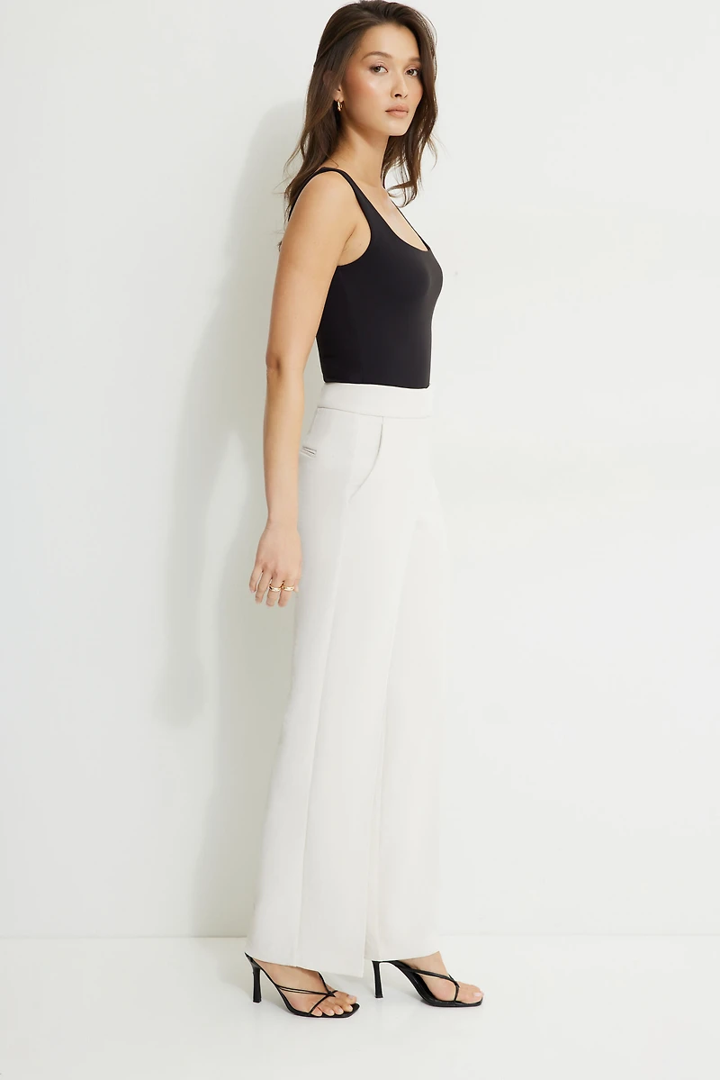 Pantalon fluide à jambe droite Yasmin