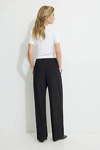 Pantalon Sofia plissé à jambe droite