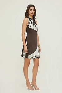 Minirobe en satin à col licou