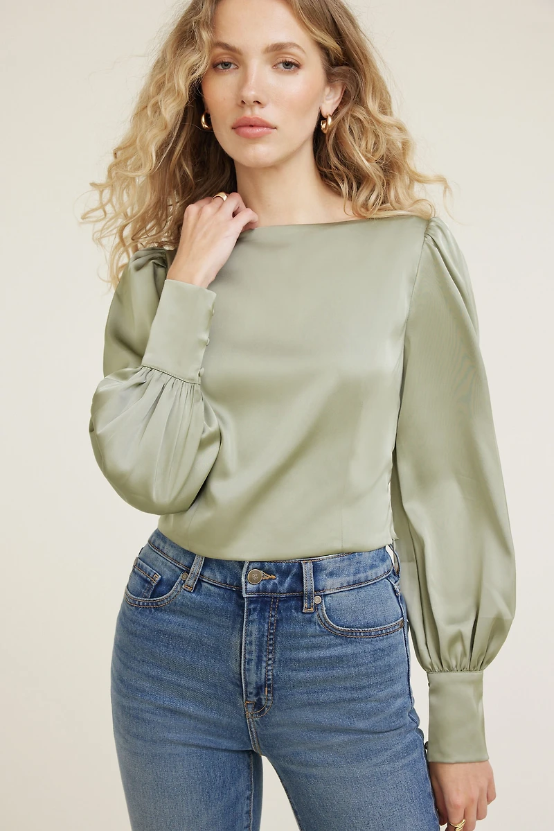 Blouse écourtée en satin à col bateau Faye