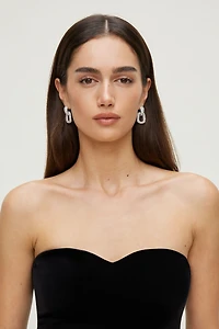 Boucles d’oreilles de style heurtoir à micropavé