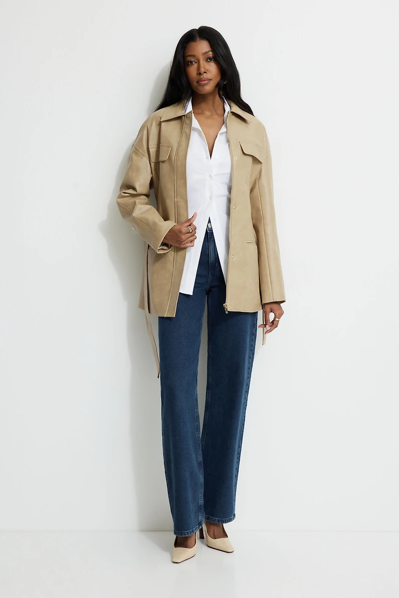 Blouson en faux cuir avec ceinture