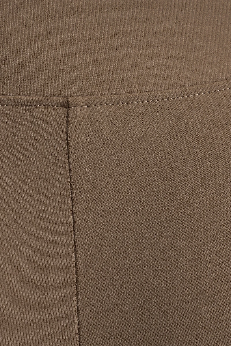 Legging à jambe semi-évasée