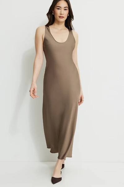 Robe nuisette maxi en satin Roux