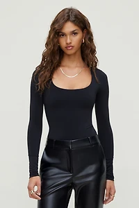 Justaucorps sculptant à col carré