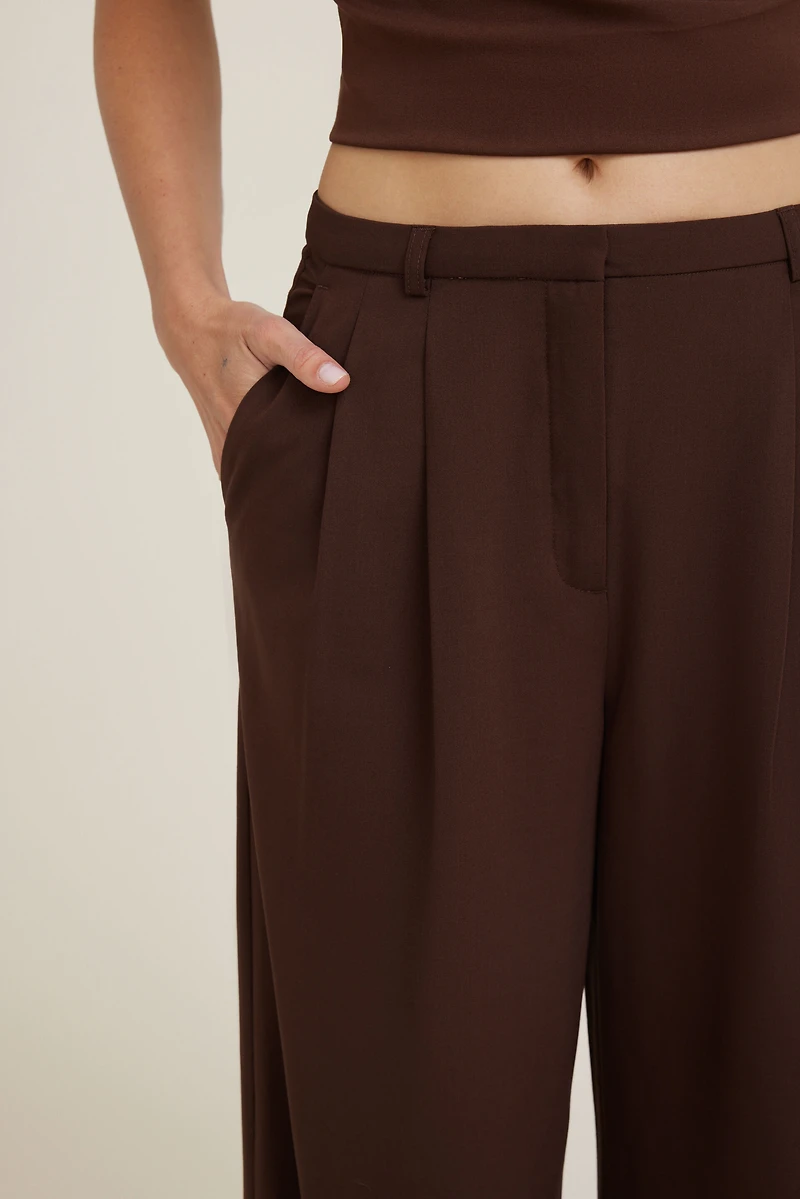 Pantalon plissé à jambe large