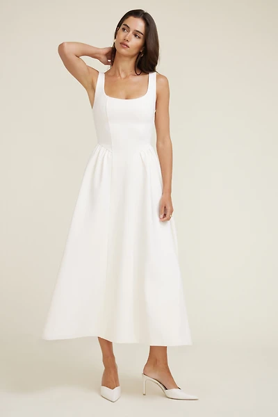 Robe maxi évasée à col échancré en point de Rome