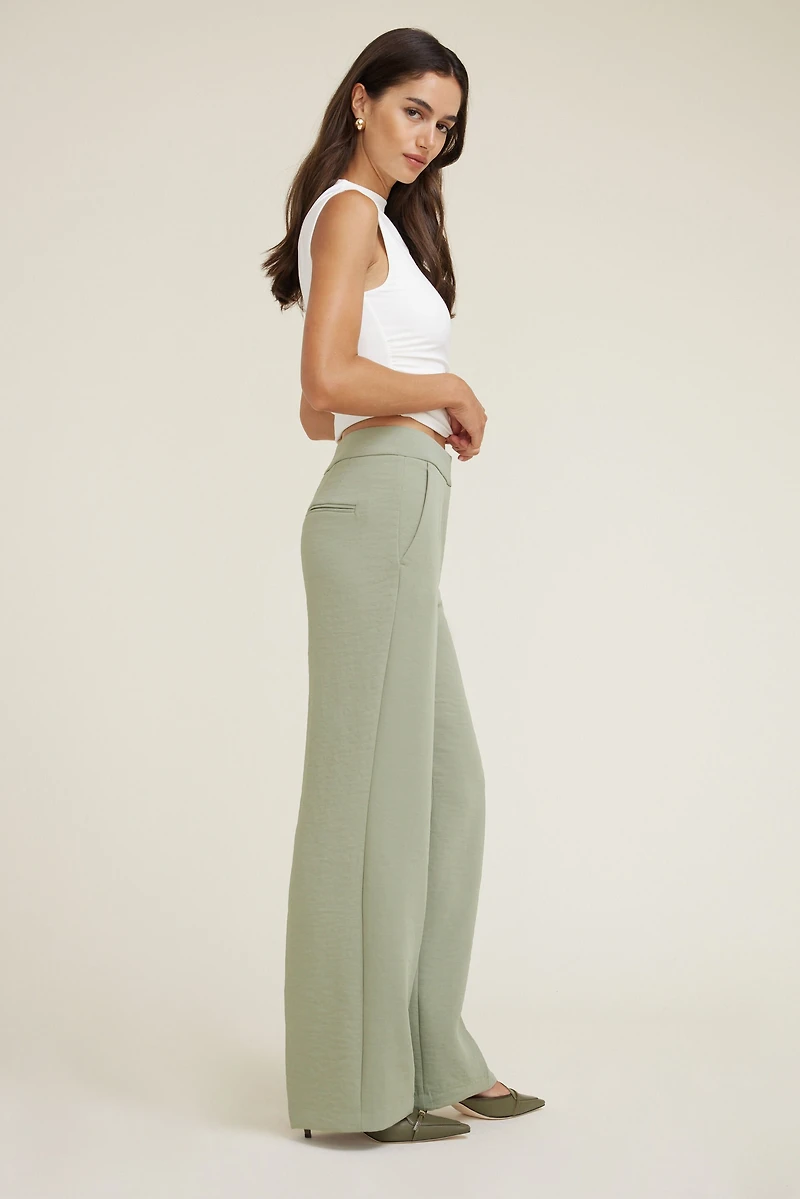 Pantalon fluide à jambe droite Yasmin