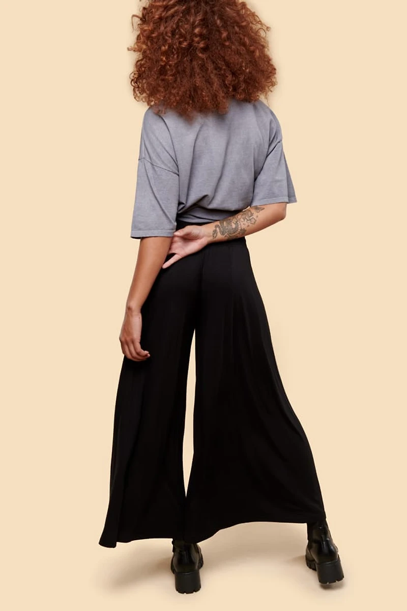 Chic & Flowy Black Barcelona Pants - Effortless boho Style!