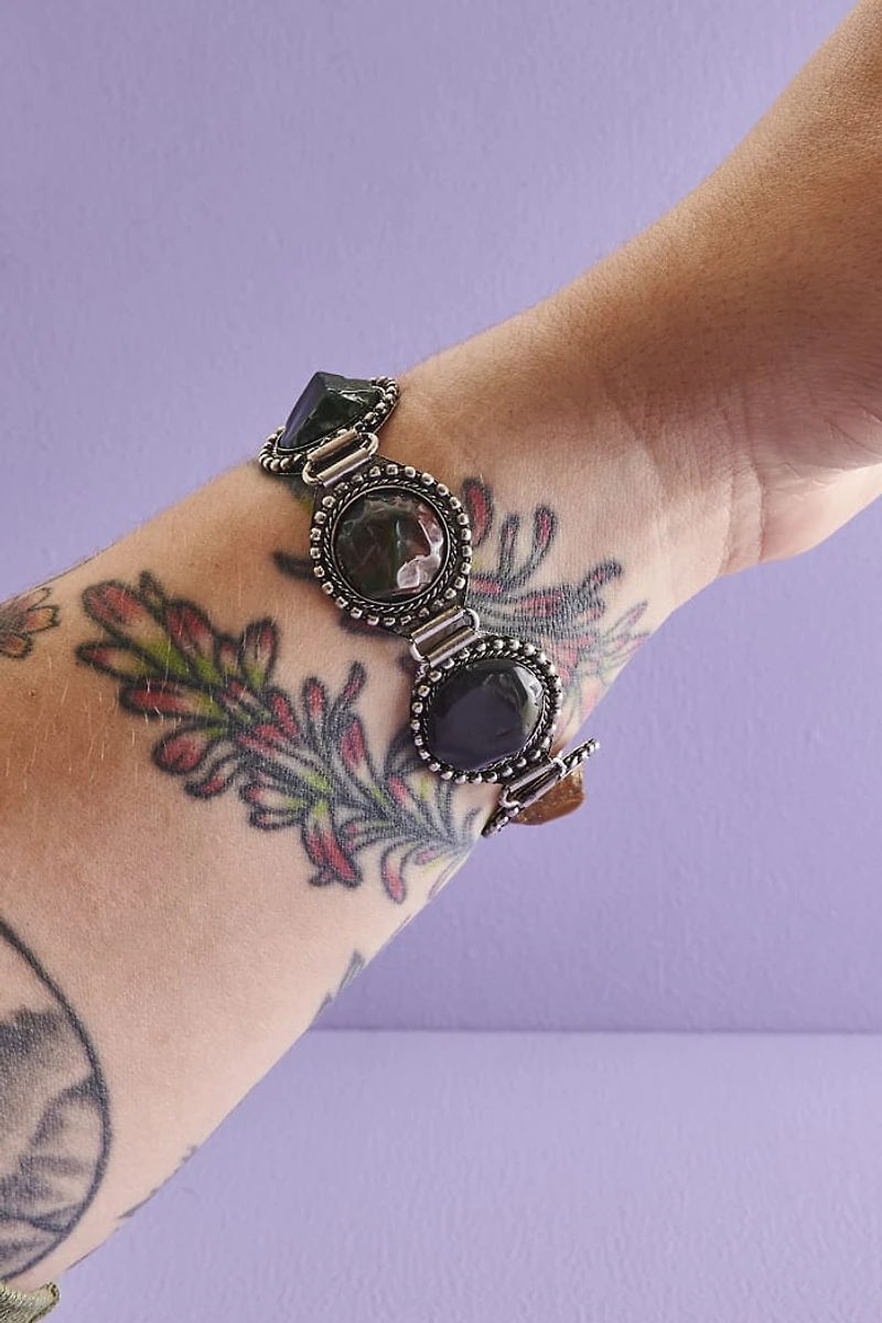 Buy Dyed Agate Clasp Bracelet Online at Earthbound Trading