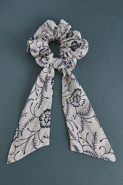 Cream Ditsy Vine Scrunchie Scarf